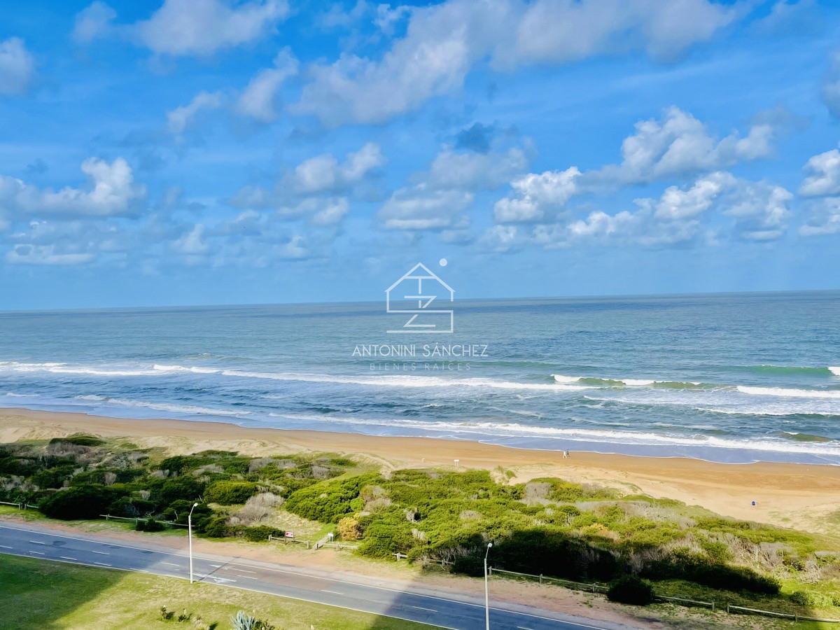 Apartamento ID.1771 - Oportunidad en Venta, Moderno Apartamento de 2 Dormitorios y Dependencia sobre Primera Línea de playa Brava, Le Parc