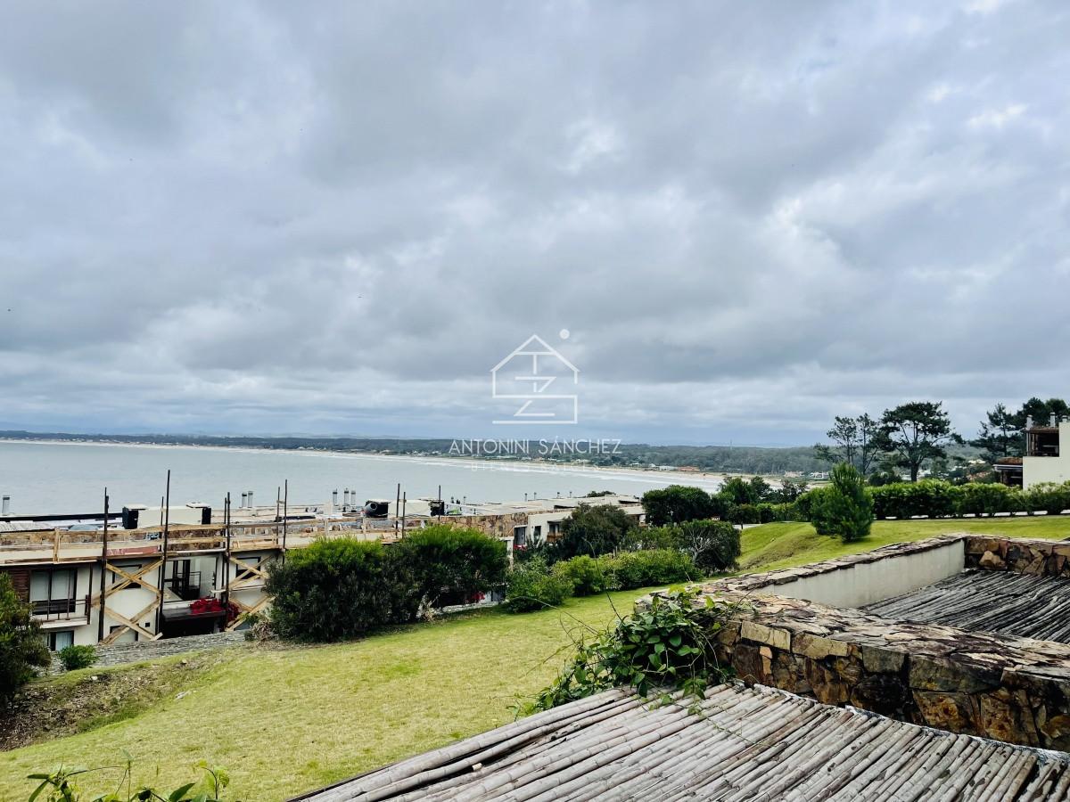 Apartamento ID.1757 - Venta de apartamento de dos dormitorios con parrillero en complejo privado de Punta Ballena