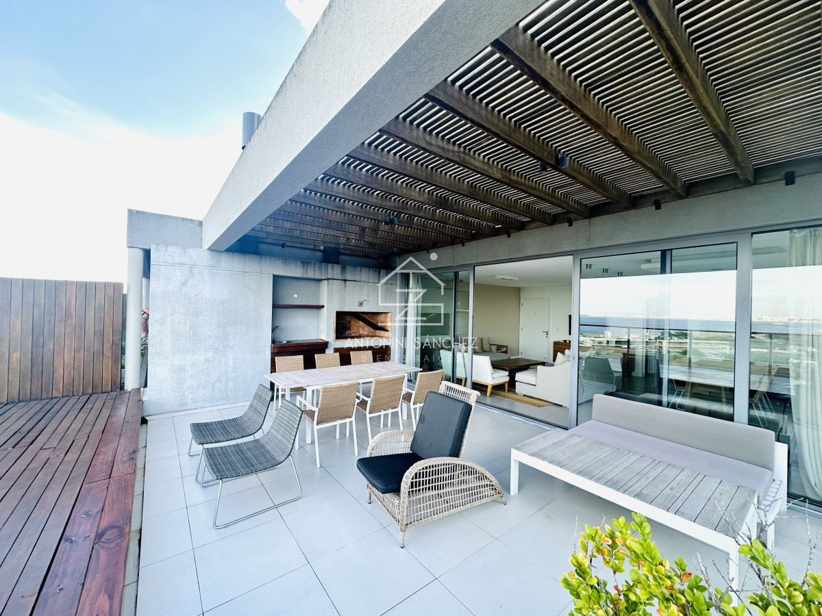 Apartamento ID.1703 - Venta OPORTUNIDAD de exclusivo departamento de tres dormitorios y Parrillero en Punta Ballena