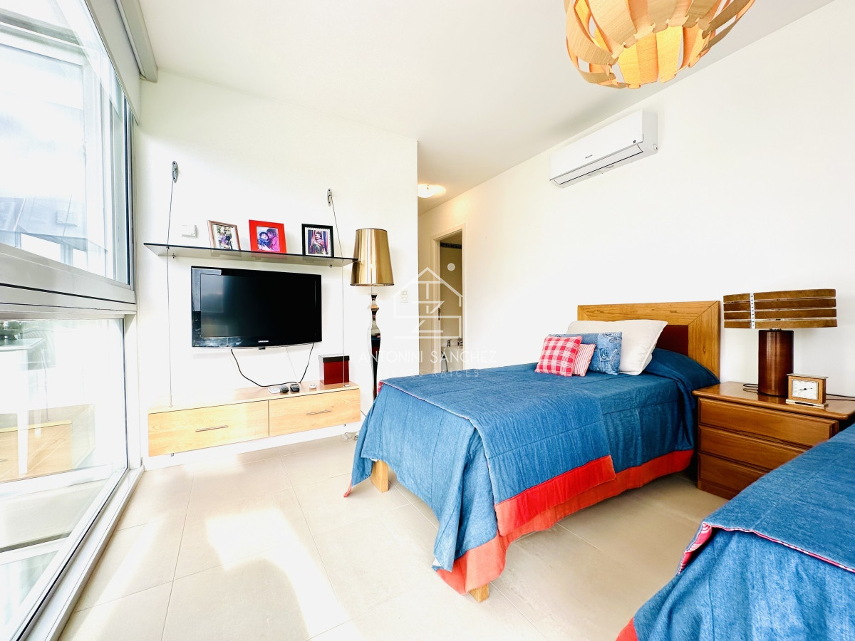 Apartamento ID.1772 - Oportunidad en Venta y Alquiler temporal de maravilloso departamento esquinero en Torre Le Parc, Playa Brava, Punta del Este