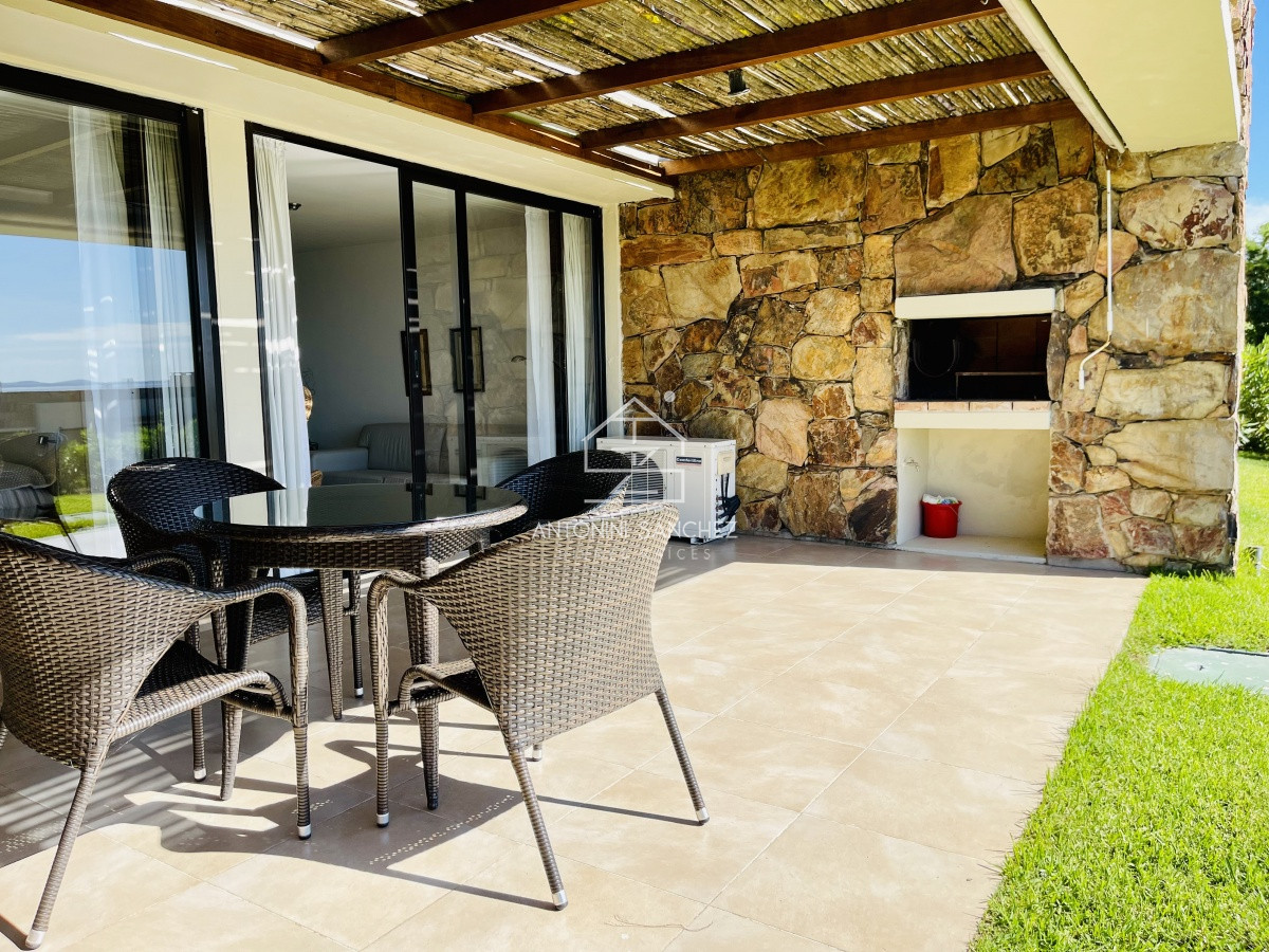 Apartamento ID.1765 - Venta y alquiler temporario de apartamento de un dormitorio con parrillero en exclusivo complejo de Punta Ballena