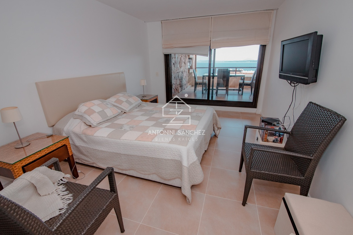 Apartamento ID.2156 - Venta de apartamento de dos dormitorios con parrillero exclusivo, Punta Ballena