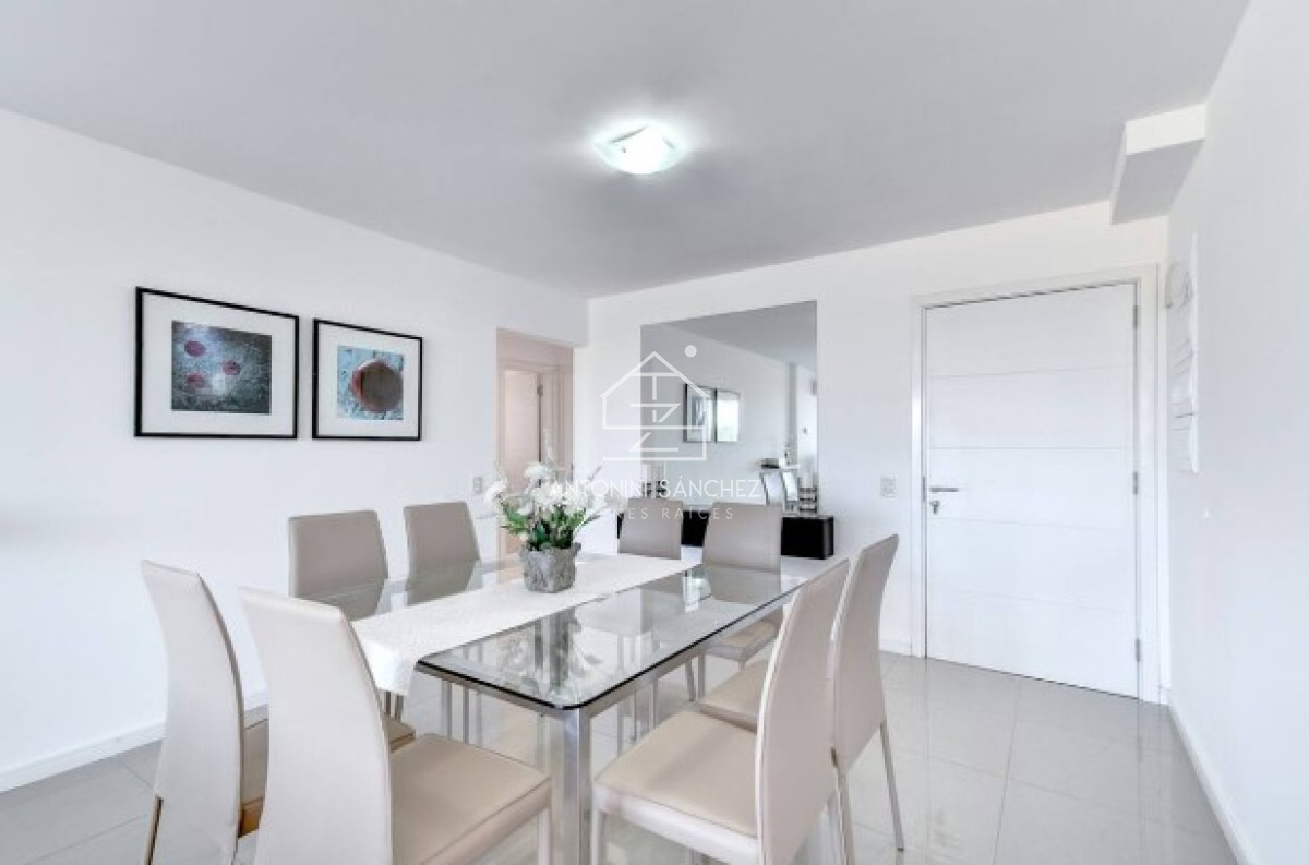 Apartamento ID.793 - Apartamento de 3 Dormitorios en Venta Primera Línea del Mar, Playa Brava Punta del Este
