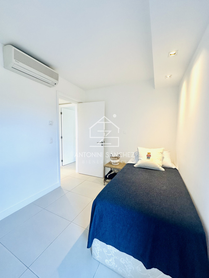 Apartamento ID.1703 - Venta OPORTUNIDAD de exclusivo departamento de tres dormitorios y Parrillero en Punta Ballena