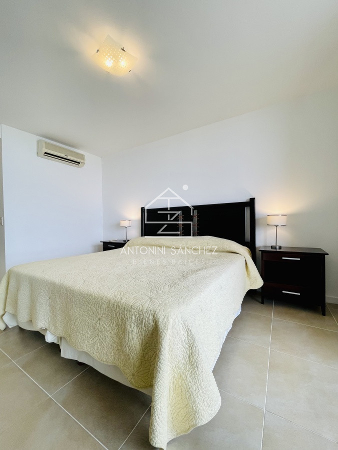Apartamento ID.1757 - Venta de apartamento de dos dormitorios con parrillero en complejo privado de Punta Ballena