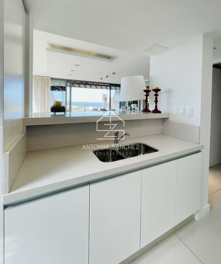 Apartamento ID.1703 - Venta OPORTUNIDAD de exclusivo departamento de tres dormitorios y Parrillero en Punta Ballena