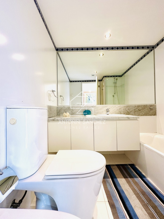 Apartamento ID.1772 - Oportunidad en Venta y Alquiler temporal de maravilloso departamento esquinero en Torre Le Parc, Playa Brava, Punta del Este
