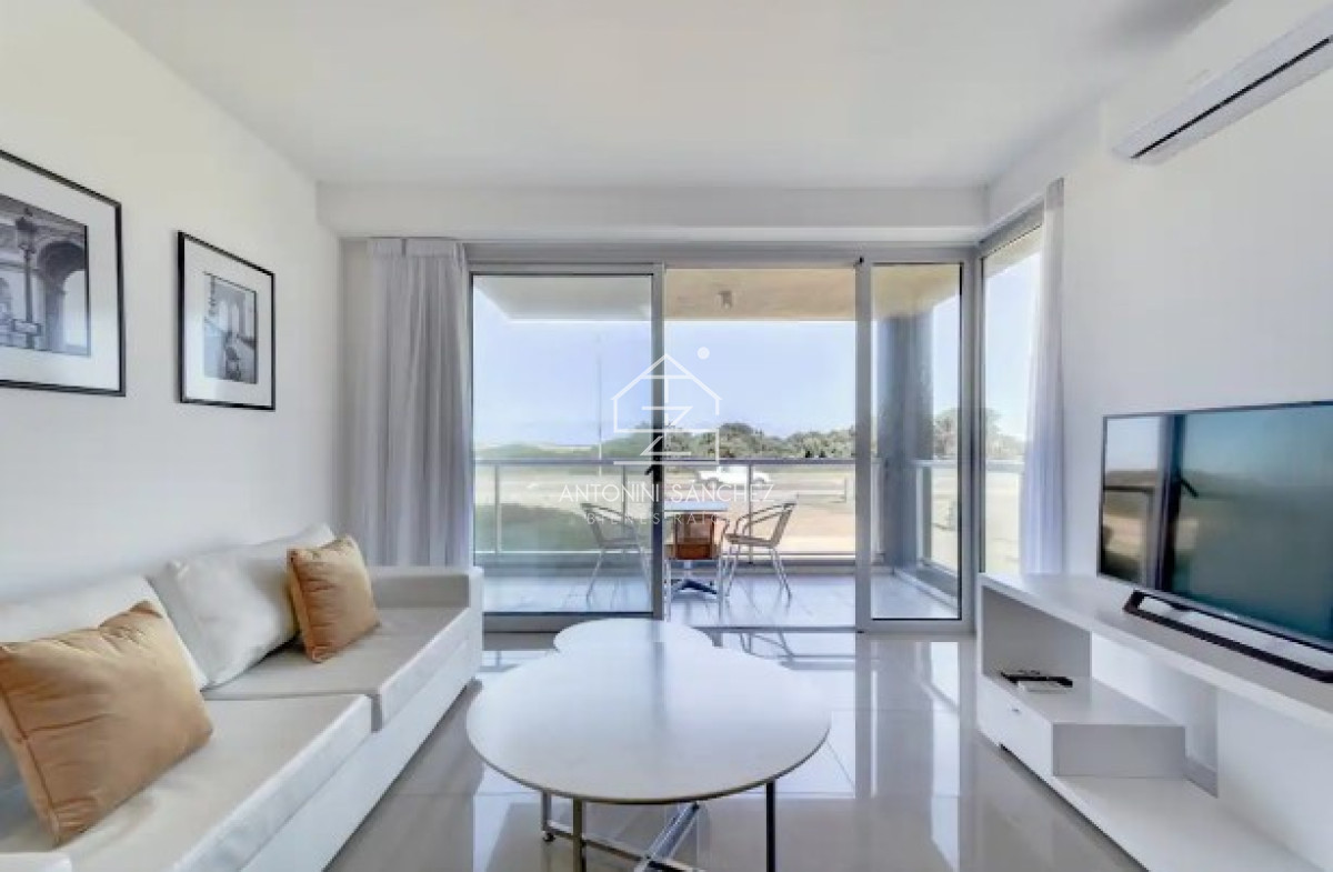 Apartamento ID.793 - Apartamento de 3 Dormitorios en Venta Primera Línea del Mar, Playa Brava Punta del Este