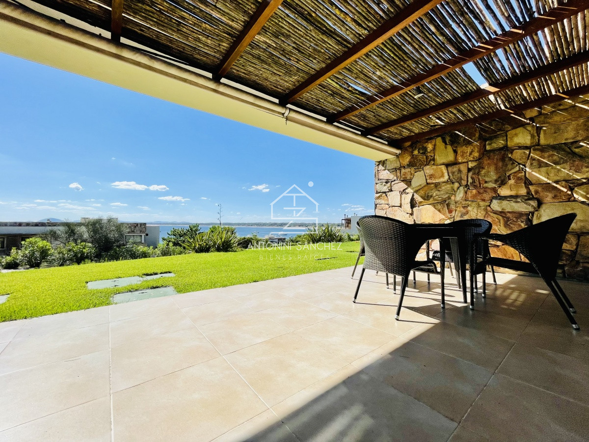 Apartamento ID.1765 - Venta y alquiler temporario de apartamento de un dormitorio con parrillero en exclusivo complejo de Punta Ballena