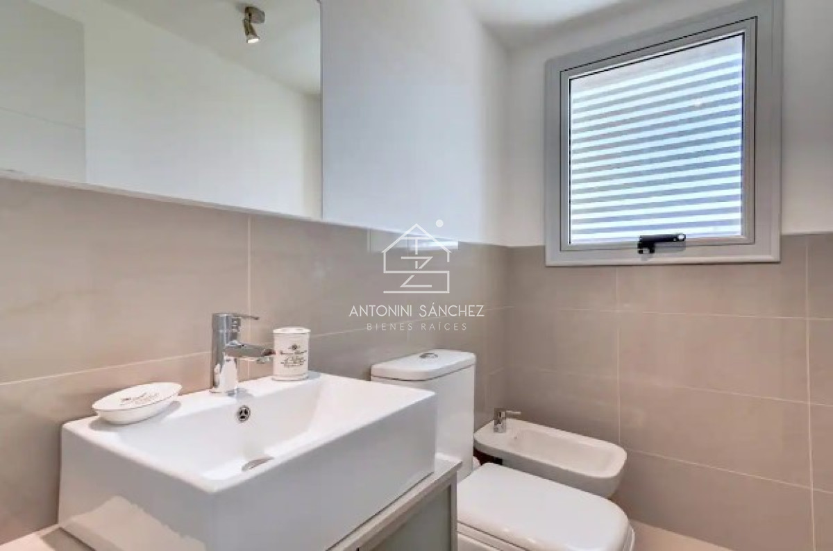 Apartamento ID.793 - Apartamento de 3 Dormitorios en Venta Primera Línea del Mar, Playa Brava Punta del Este