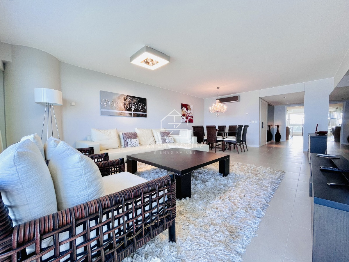 Apartamento ID.1771 - Oportunidad en Venta, Moderno Apartamento de 2 Dormitorios y Dependencia sobre Primera Línea de playa Brava, Le Parc