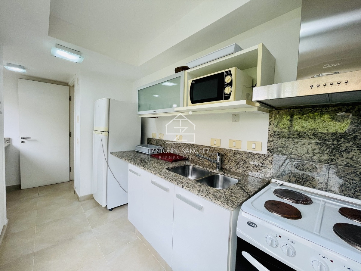 Apartamento ID.1757 - Venta de apartamento de dos dormitorios con parrillero en complejo privado de Punta Ballena