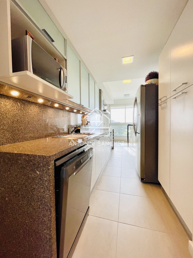 Apartamento ID.1771 - Oportunidad en Venta, Moderno Apartamento de 2 Dormitorios y Dependencia sobre Primera Línea de playa Brava, Le Parc