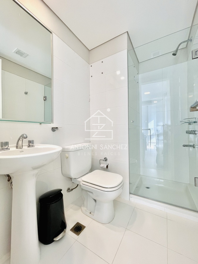 Apartamento ID.1771 - Oportunidad en Venta, Moderno Apartamento de 2 Dormitorios y Dependencia sobre Primera Línea de playa Brava, Le Parc