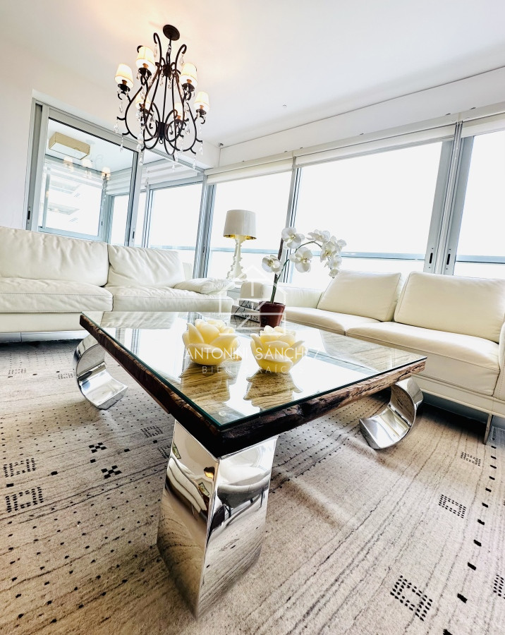 Apartamento ID.1772 - Oportunidad en Venta y Alquiler temporal de maravilloso departamento esquinero en Torre Le Parc, Playa Brava, Punta del Este