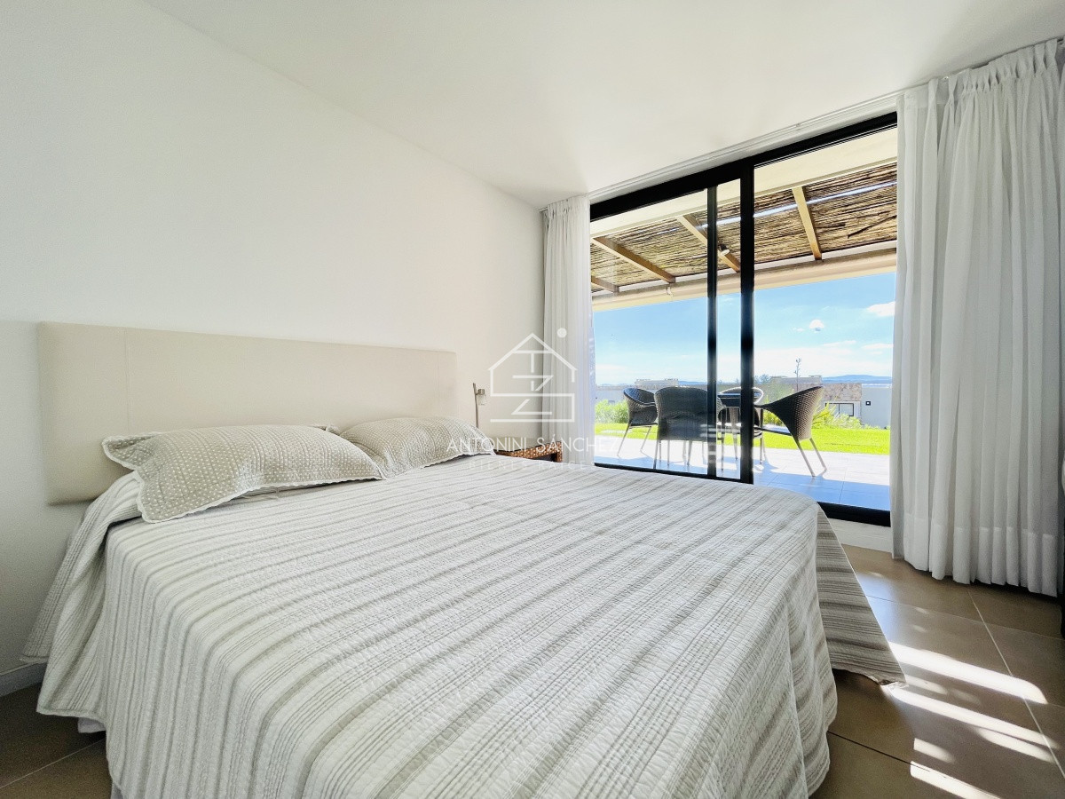 Apartamento ID.1765 - Venta y alquiler temporario de apartamento de un dormitorio con parrillero en exclusivo complejo de Punta Ballena
