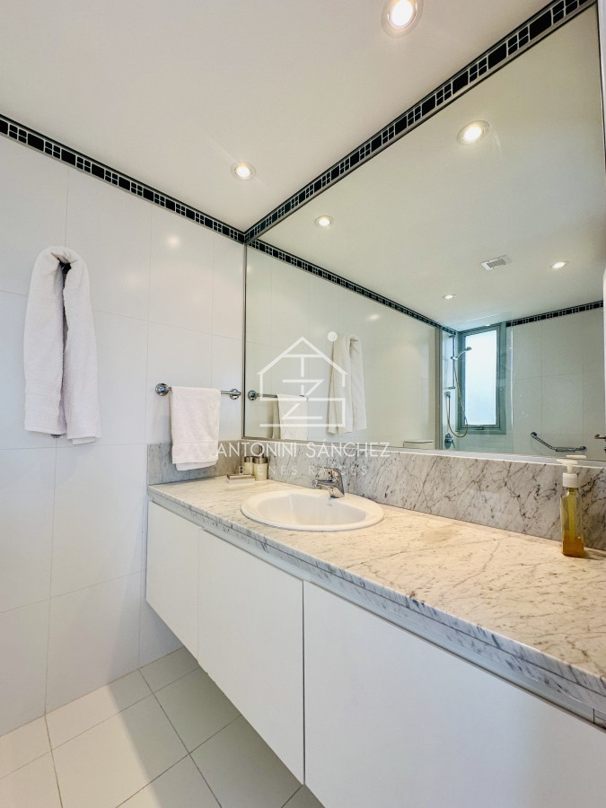 Apartamento ID.1774 - Alquiler temporario de apartamentode tres dormitorios más dependencia de servicio en Torre premiun sobre playa Brava