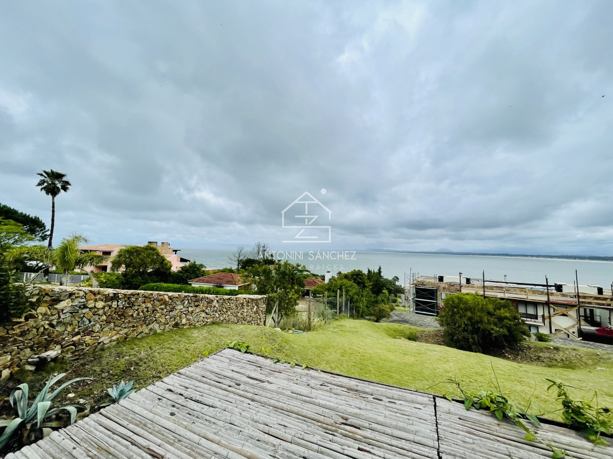 Apartamento ID.1757 - Venta de apartamento de dos dormitorios con parrillero en complejo privado de Punta Ballena