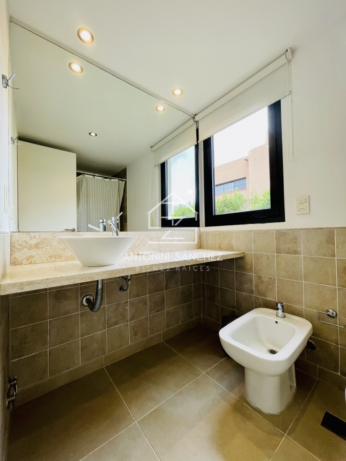Apartamento ID.1757 - Venta de apartamento de dos dormitorios con parrillero en complejo privado de Punta Ballena
