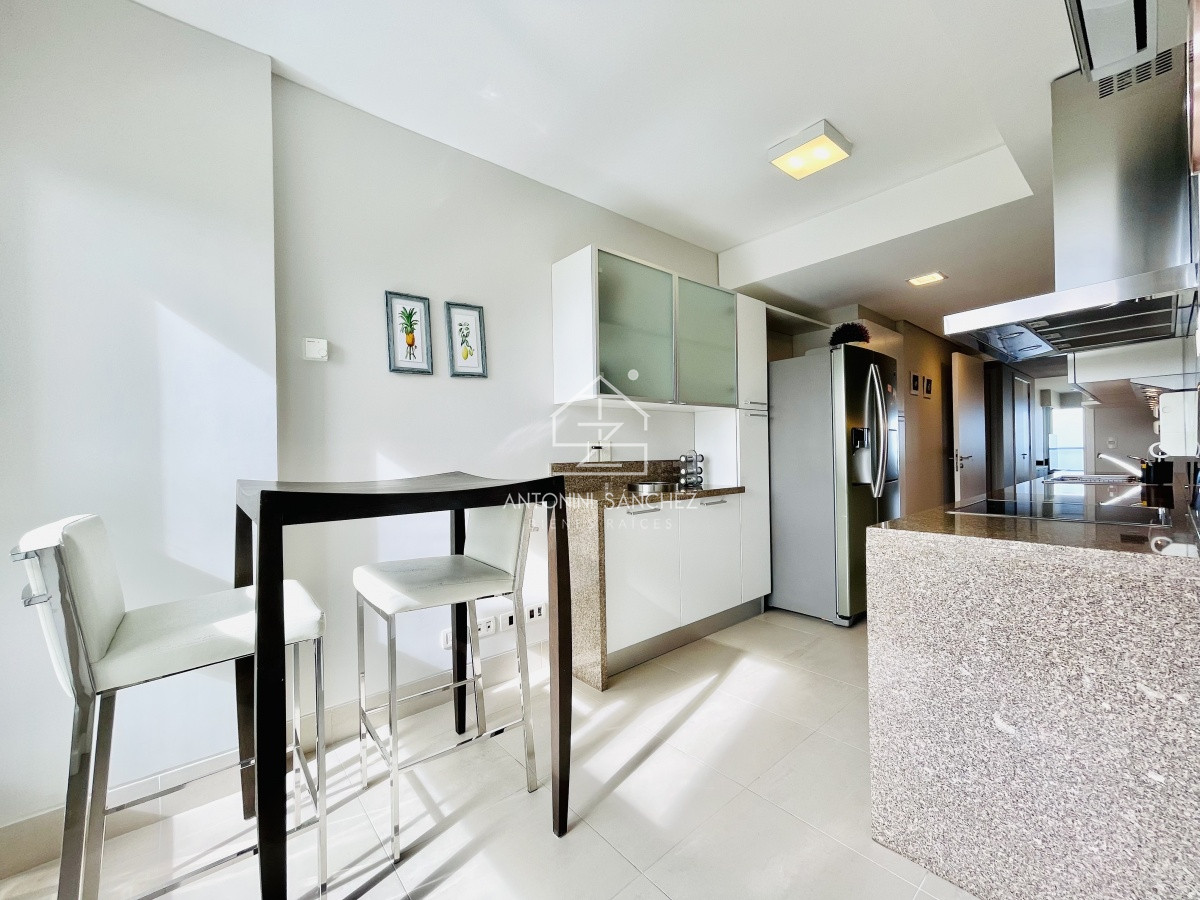 Apartamento ID.1771 - Oportunidad en Venta, Moderno Apartamento de 2 Dormitorios y Dependencia sobre Primera Línea de playa Brava, Le Parc