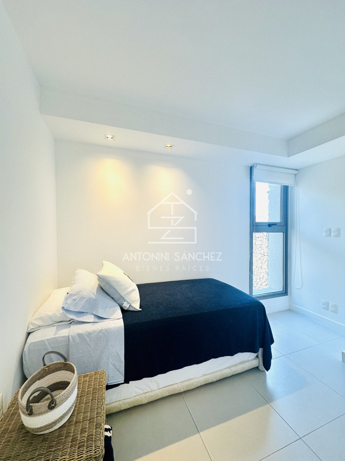Apartamento ID.1703 - Venta OPORTUNIDAD de exclusivo departamento de tres dormitorios y Parrillero en Punta Ballena
