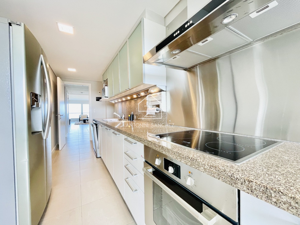 Apartamento ID.1771 - Oportunidad en Venta, Moderno Apartamento de 2 Dormitorios y Dependencia sobre Primera Línea de playa Brava, Le Parc