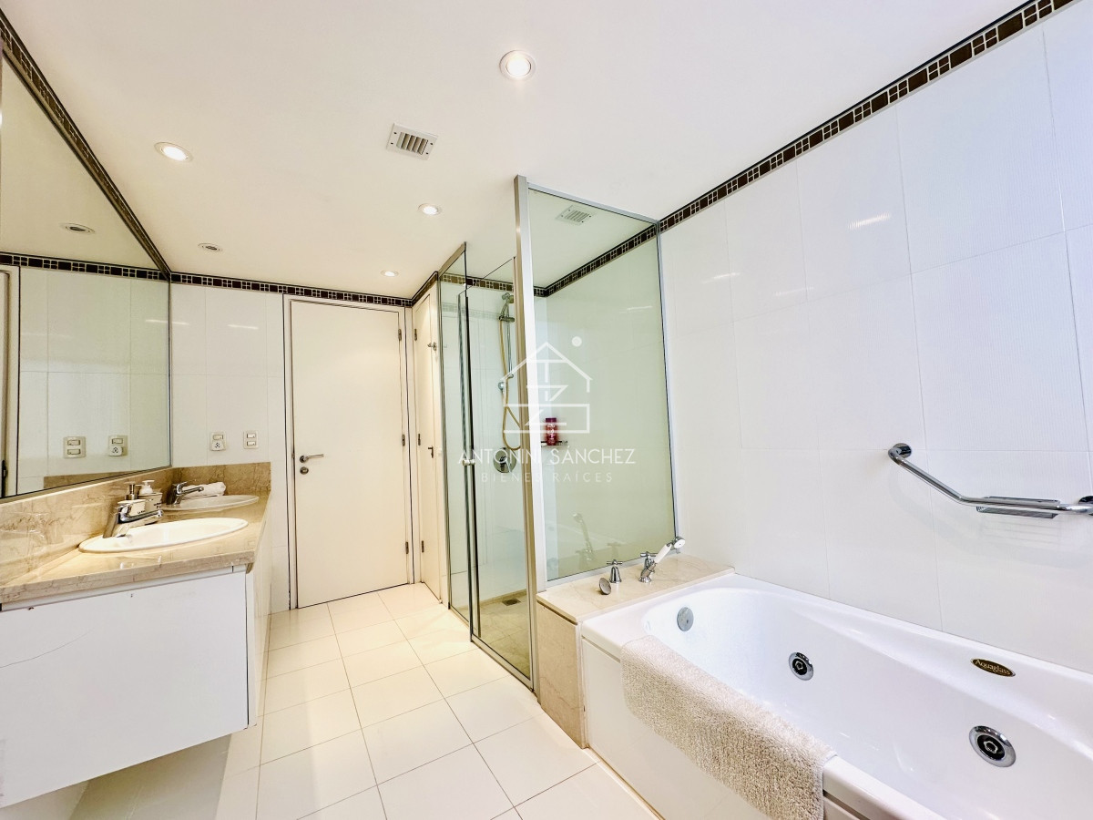 Apartamento ID.1774 - Alquiler temporario de apartamentode tres dormitorios más dependencia de servicio en Torre premiun sobre playa Brava