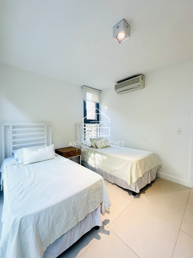 Apartamento ID.1703 - Venta OPORTUNIDAD de exclusivo departamento de tres dormitorios y Parrillero en Punta Ballena