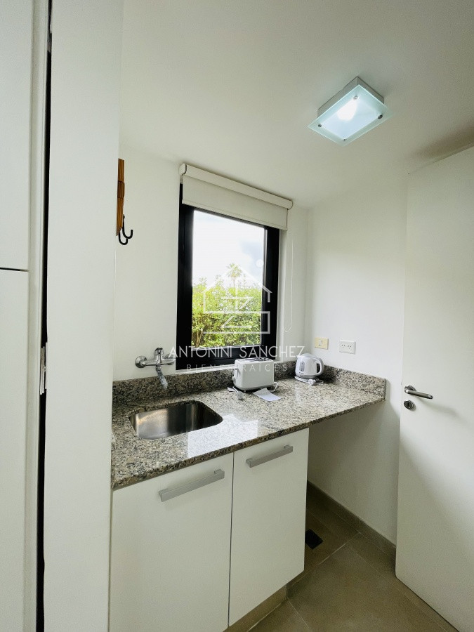 Apartamento ID.1757 - Venta de apartamento de dos dormitorios con parrillero en complejo privado de Punta Ballena