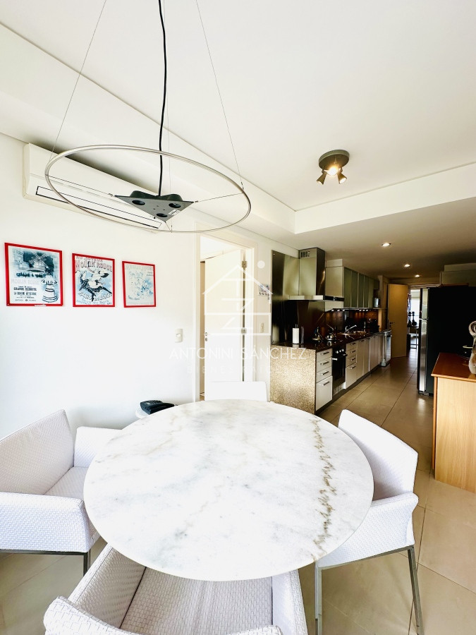 Apartamento ID.1772 - Oportunidad en Venta y Alquiler temporal de maravilloso departamento esquinero en Torre Le Parc, Playa Brava, Punta del Este