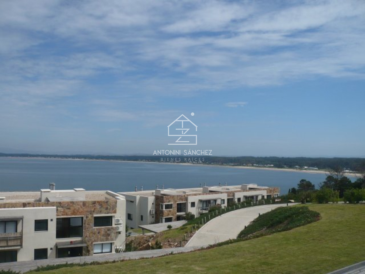 Apartamento ID.1756 - Venta de apartamento de dos dormitorios con dos baños en maravilloso complejo de Punta Ballena 