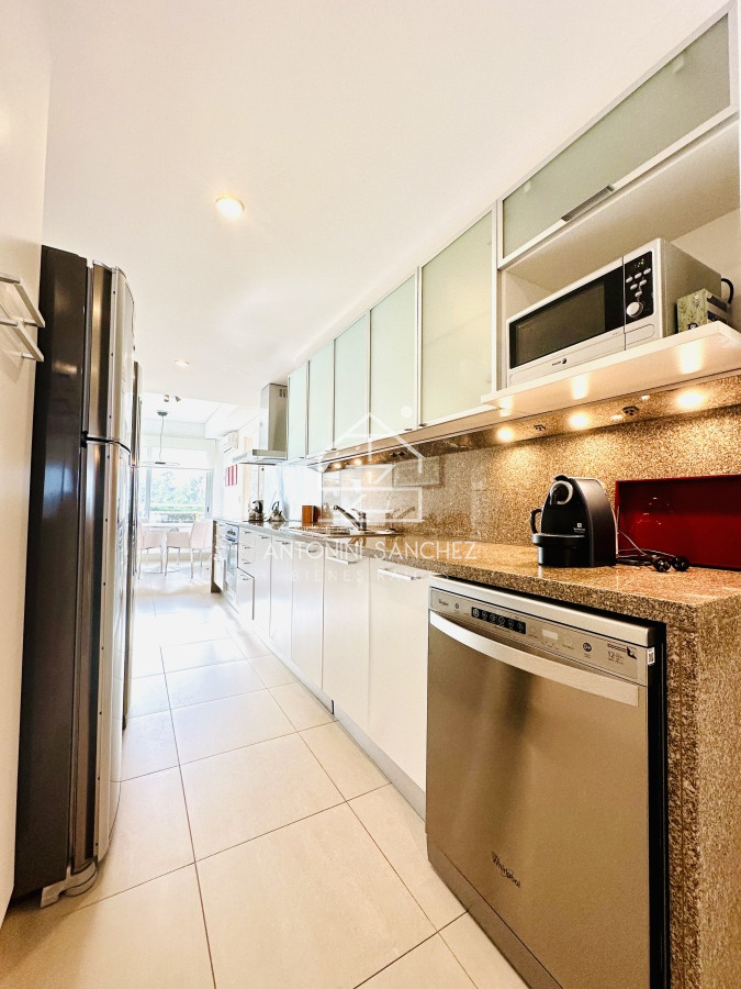 Apartamento ID.1772 - Oportunidad en Venta y Alquiler temporal de maravilloso departamento esquinero en Torre Le Parc, Playa Brava, Punta del Este
