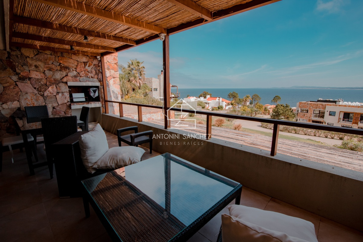 Apartamento ID.2156 - Venta de apartamento de dos dormitorios con parrillero exclusivo, Punta Ballena