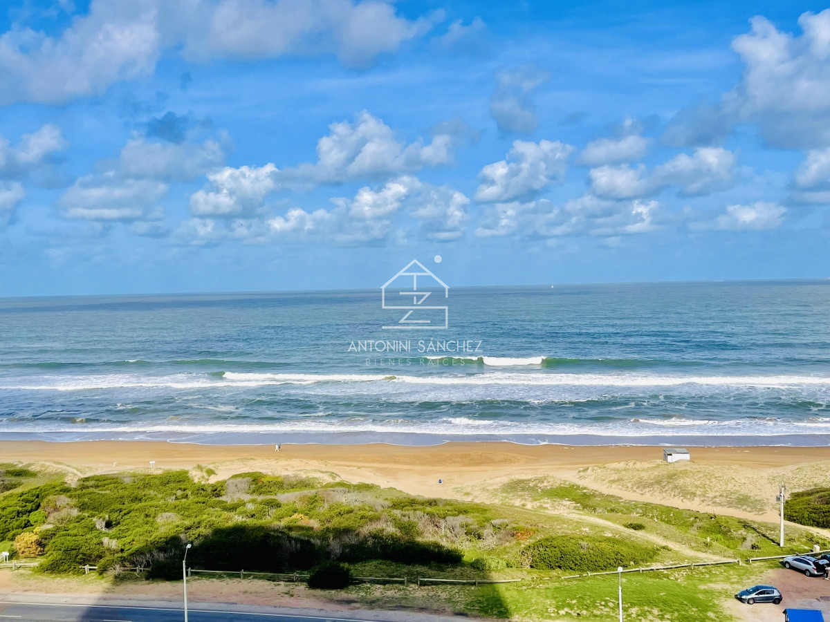 Apartamento ID.1771 - Oportunidad en Venta, Moderno Apartamento de 2 Dormitorios y Dependencia sobre Primera Línea de playa Brava, Le Parc