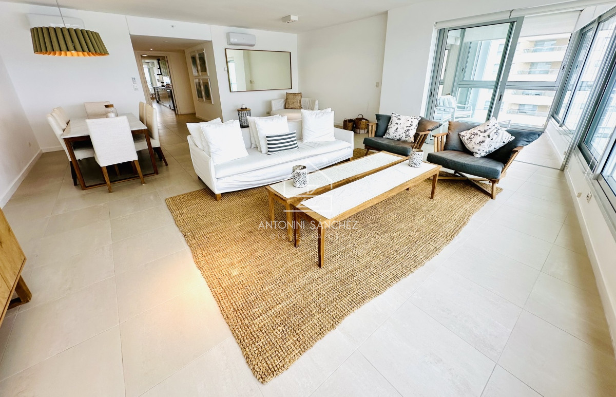 Apartamento ID.1774 - Alquiler temporario de apartamentode tres dormitorios más dependencia de servicio en Torre premiun sobre playa Brava