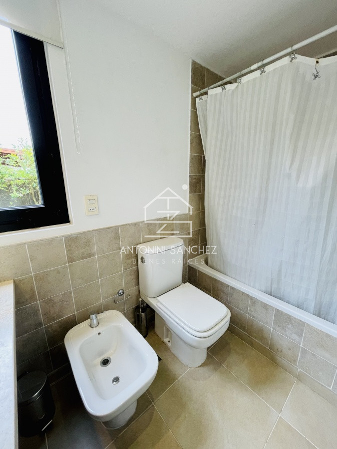 Apartamento ID.1757 - Venta de apartamento de dos dormitorios con parrillero en complejo privado de Punta Ballena