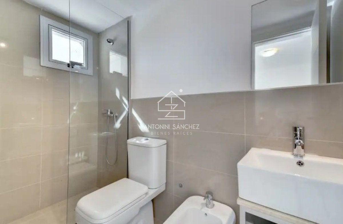 Apartamento ID.793 - Apartamento de 3 Dormitorios en Venta Primera Línea del Mar, Playa Brava Punta del Este