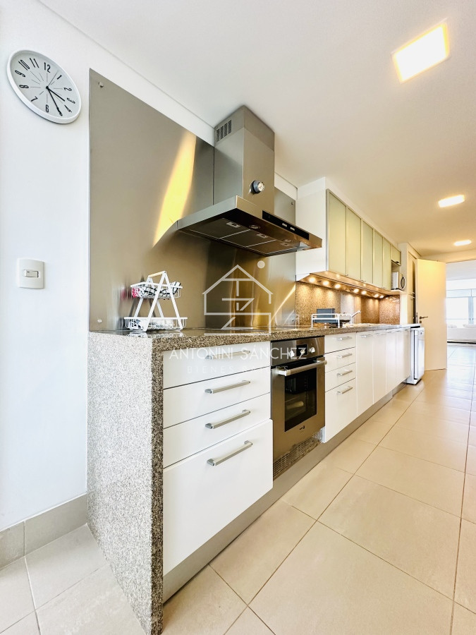 Apartamento ID.1774 - Alquiler temporario de apartamentode tres dormitorios más dependencia de servicio en Torre premiun sobre playa Brava