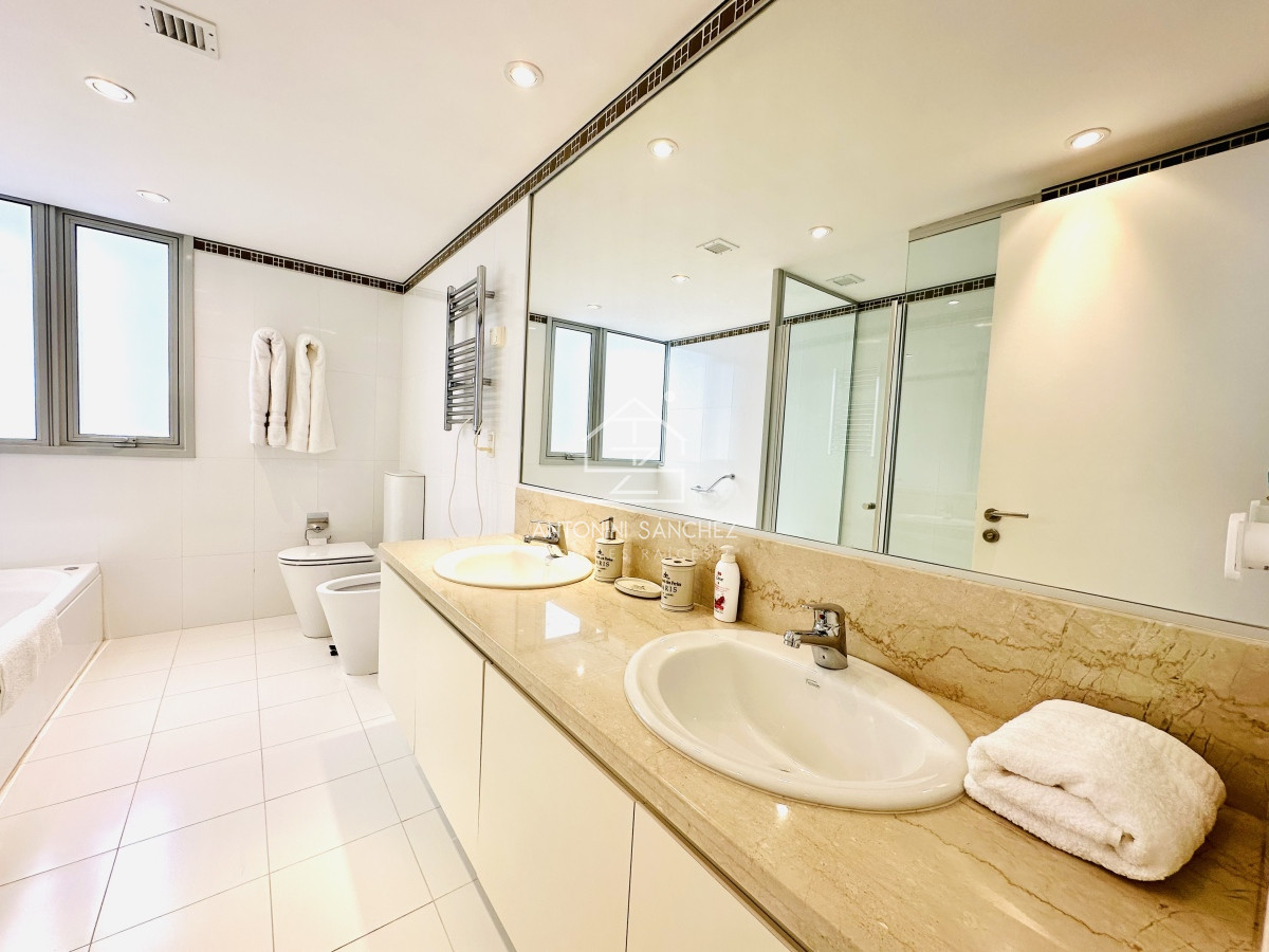 Apartamento ID.1774 - Alquiler temporario de apartamentode tres dormitorios más dependencia de servicio en Torre premiun sobre playa Brava