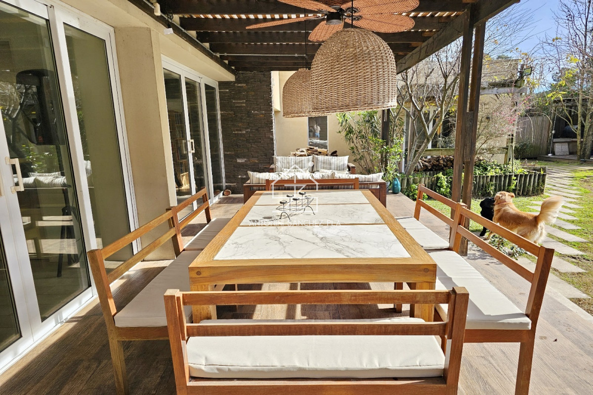 Casa ID.2879 - Casa de 5 dormitorios con piscina climatizada y barbacoa. Gran parque en Burnett zona Pinares