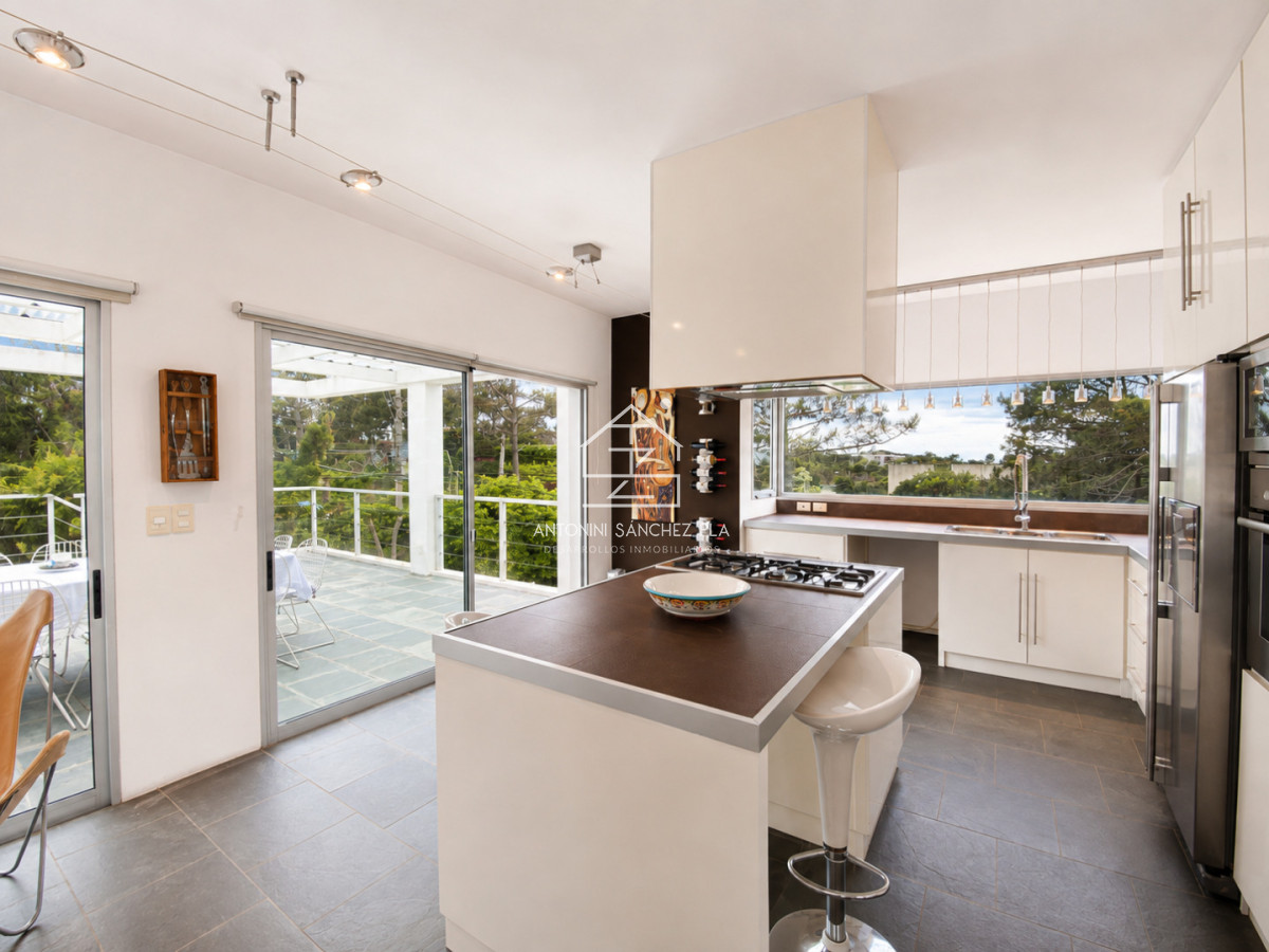 Casa ID.2531 - Excelente Casa de 4 Dormitorios y Piscina en Manantiales, Punta del Este
