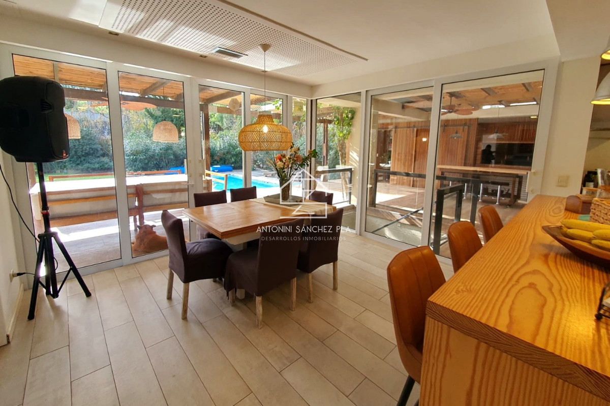 Casa ID.2879 - Casa de 5 dormitorios con piscina climatizada y barbacoa. Gran parque en Burnett zona Pinares