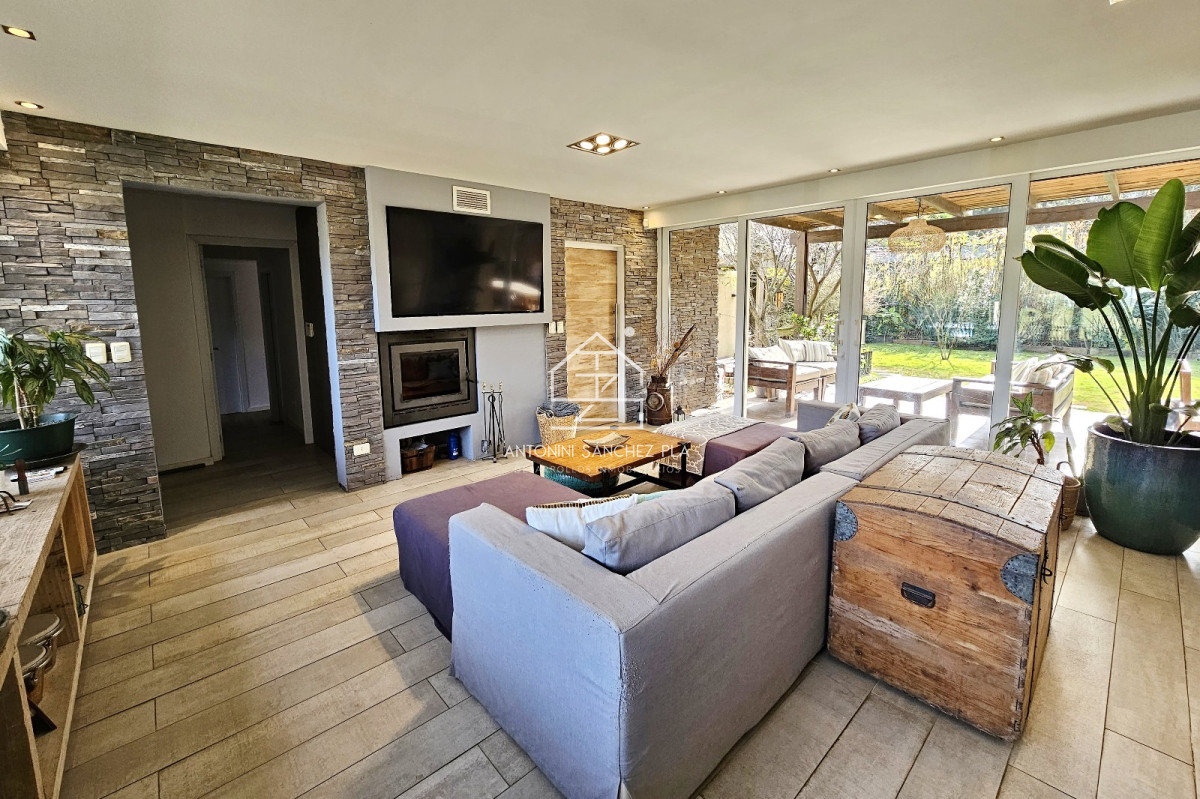Casa ID.2879 - Casa de 5 dormitorios con piscina climatizada y barbacoa. Gran parque en Burnett zona Pinares