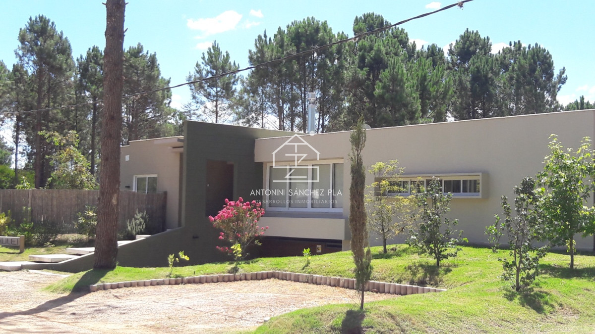 Casa ID.2879 - Casa de 5 dormitorios con piscina climatizada y barbacoa. Gran parque en Burnett zona Pinares