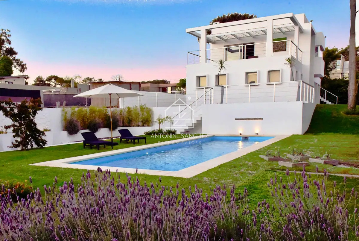 Casa ID.2531 - Excelente Casa de 4 Dormitorios y Piscina en Manantiales, Punta del Este