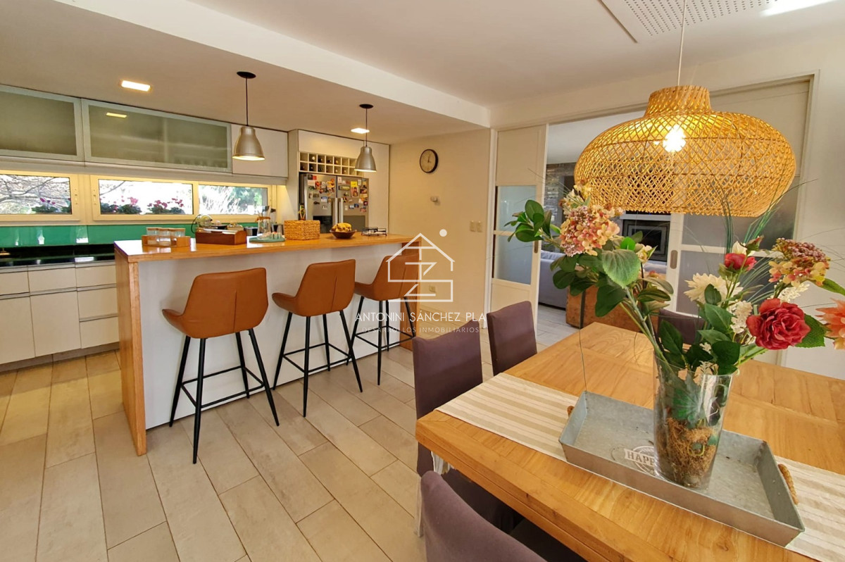 Casa ID.2879 - Casa de 5 dormitorios con piscina climatizada y barbacoa. Gran parque en Burnett zona Pinares