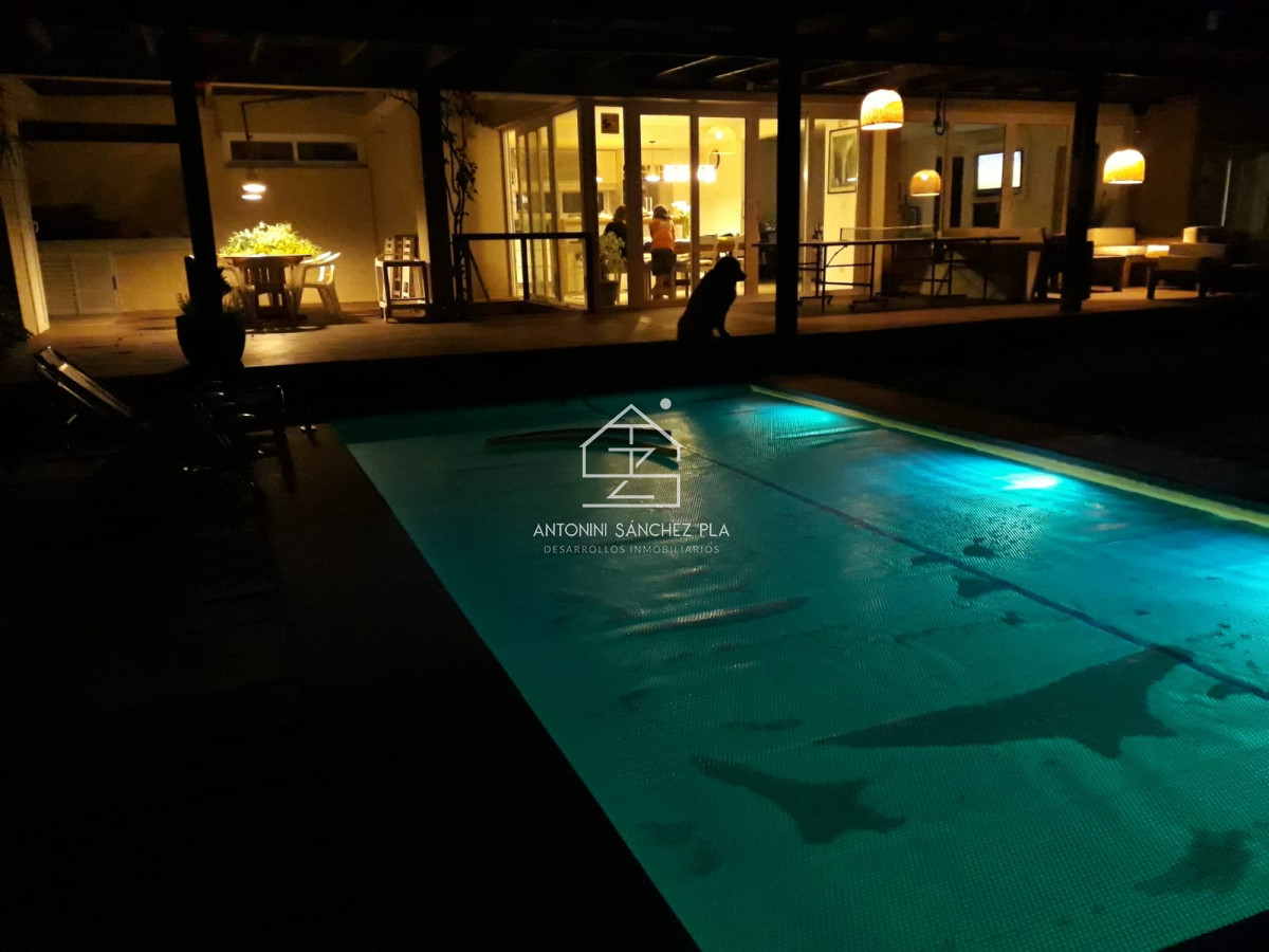 Casa ID.2879 - Casa de 5 dormitorios con piscina climatizada y barbacoa. Gran parque en Burnett zona Pinares
