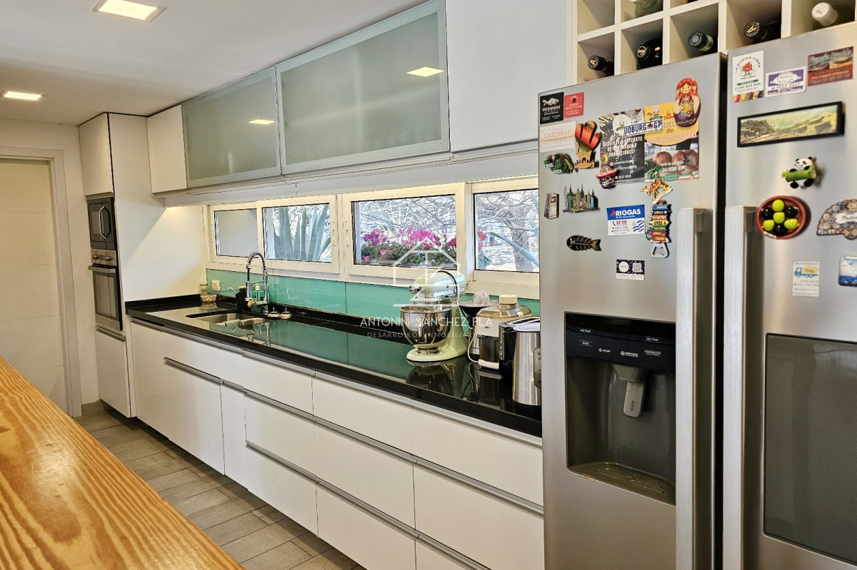 Casa ID.2879 - Casa de 5 dormitorios con piscina climatizada y barbacoa. Gran parque en Burnett zona Pinares