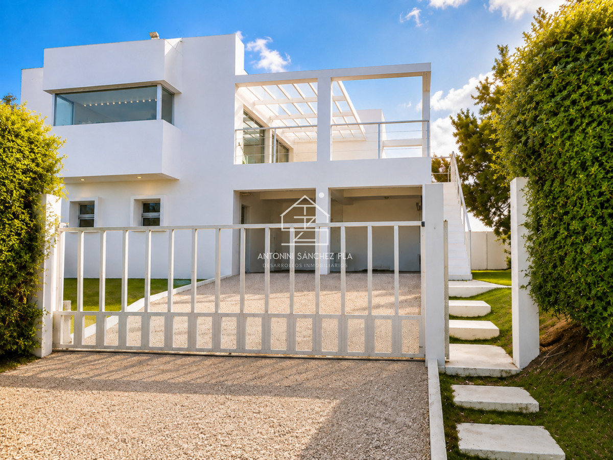 Casa ID.2531 - Excelente Casa de 4 Dormitorios y Piscina en Manantiales, Punta del Este