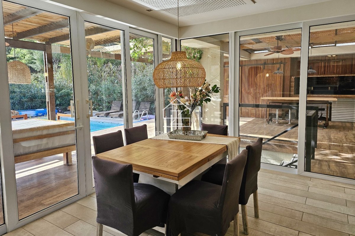 Casa ID.2879 - Casa de 5 dormitorios con piscina climatizada y barbacoa. Gran parque en Burnett zona Pinares